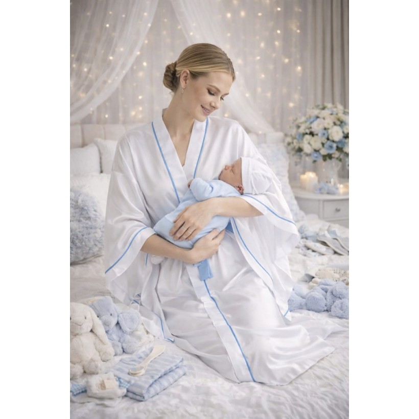 Kişiye Özel Nakışlı Lohusa Sabahlığı – Mavi Biyeli Beyaz Anne Sabahlık (İsim Yazılı)