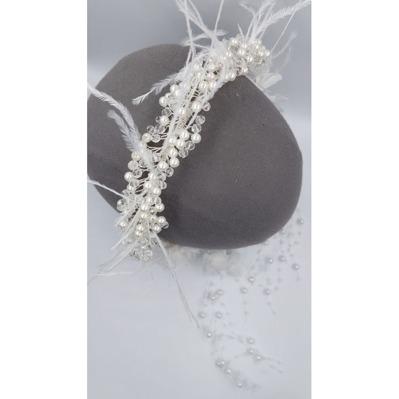 Küpeli kristal taç