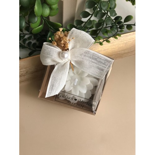 Kutulu Lotus Mum – Söz, Nişan, Nikah & Kına İçin Zarif Hediyelik Mum